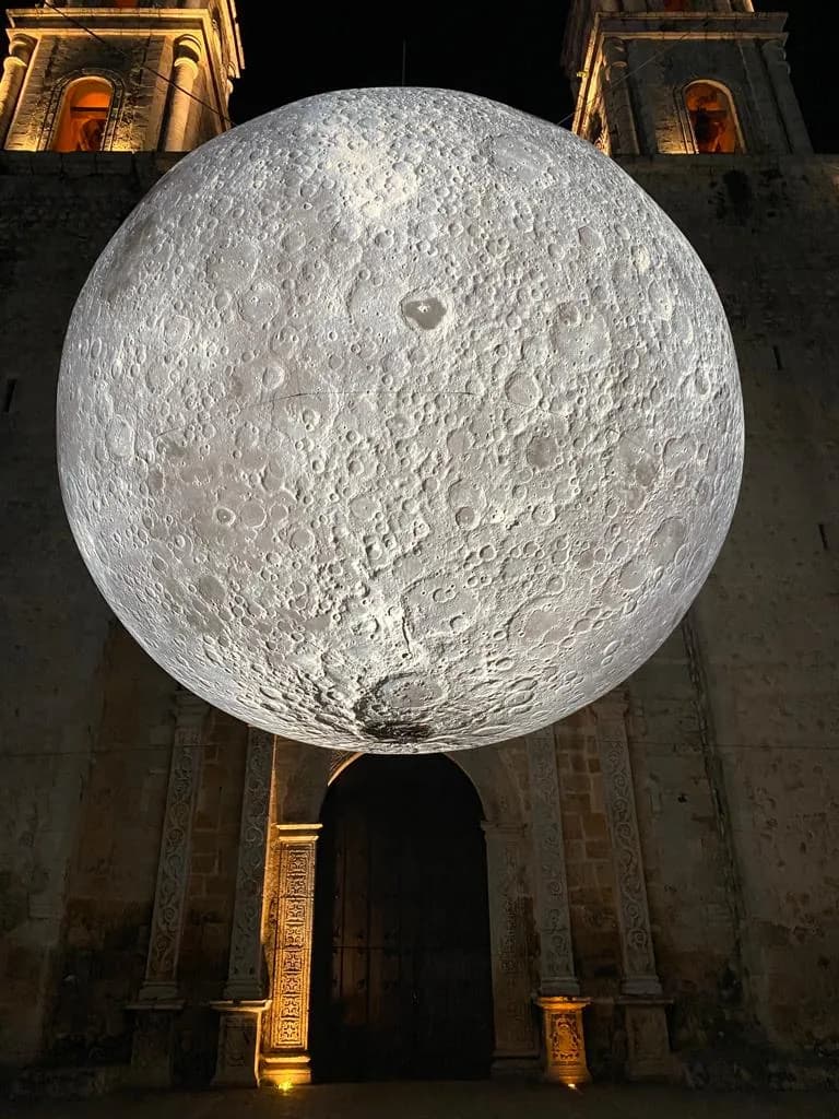Luna FILUX 2022 atrio Valladolid
