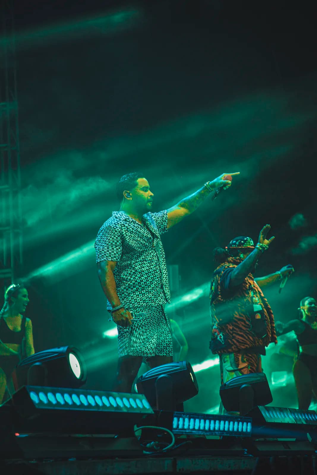 Zion y Lennox ponen Progreso Yucatán a Bailar, foto 7 de 11