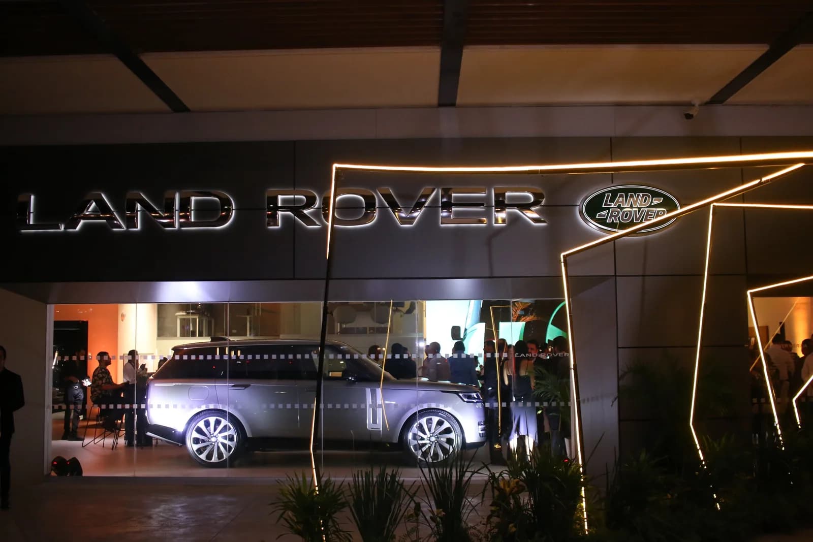 Land Rover abre agencia en City Center en Mérida, Yucatán, foto 1 de 11