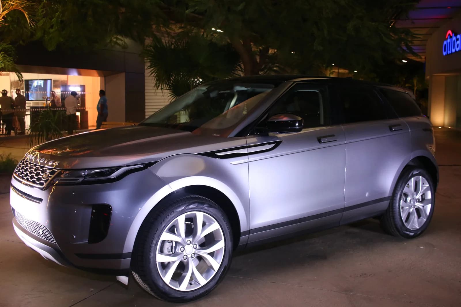 Land Rover abre agencia en City Center en Mérida, Yucatán, foto 2 de 11