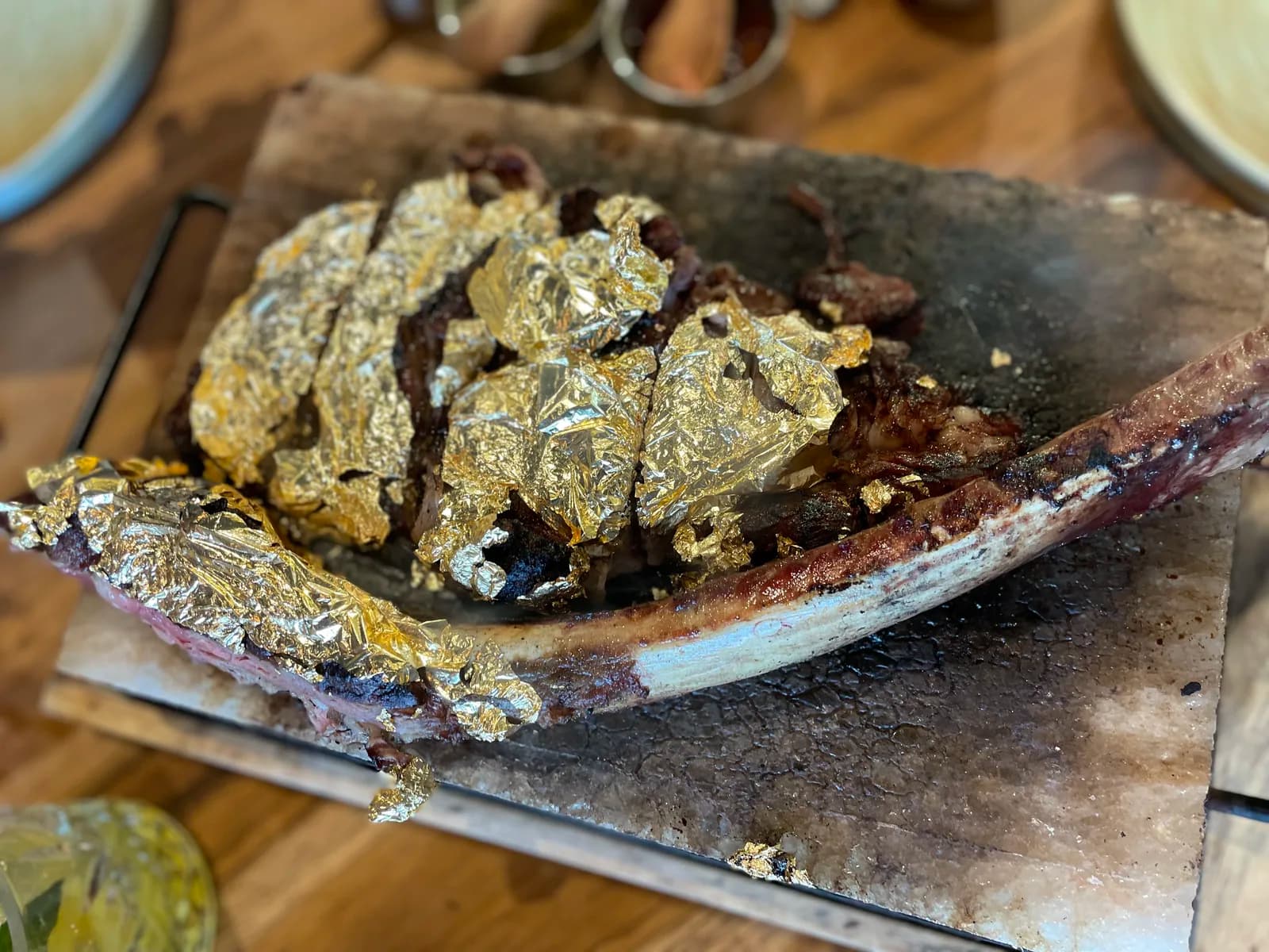 Tomahawk de Láminas de Oro
