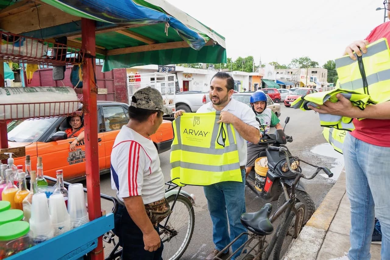 Empresarios de ARVAY donan chalecos de seguridad para prevenir accidentes, foto 6 de 6