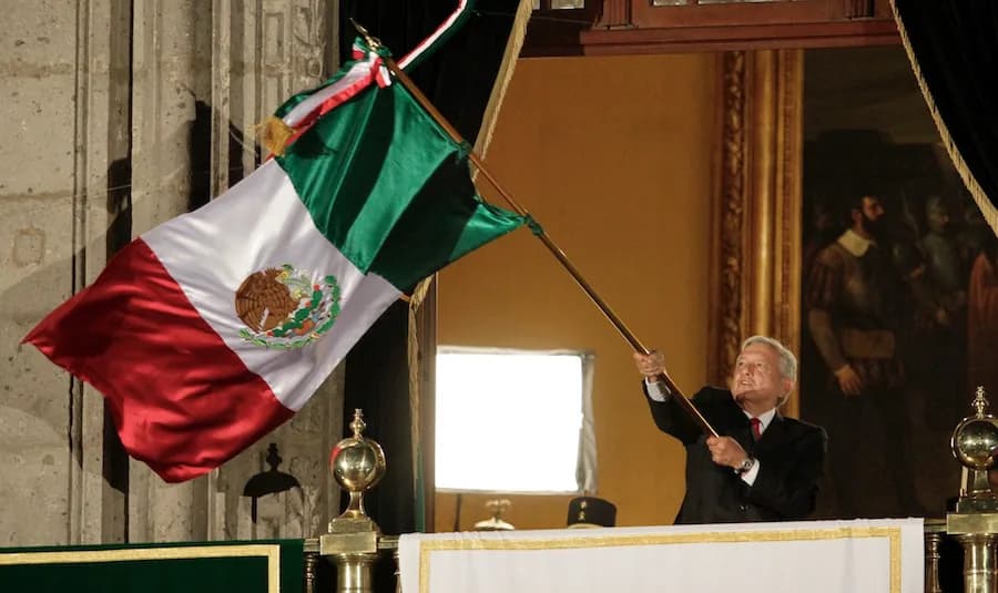 90915173. México, 15 Sep 2019 (Notimex-Alejandro Guzmán).- El presidente Andrés Manuel López Obrador encabezó el tradicional Grito de Independencia, por el 209 aniversario de la Independencia de México. Ciudad de México, 15 de septiembre de 2019. NOTIMEX/FOTO/ALEJANDRO GUZMÁN/AGH/HUM/