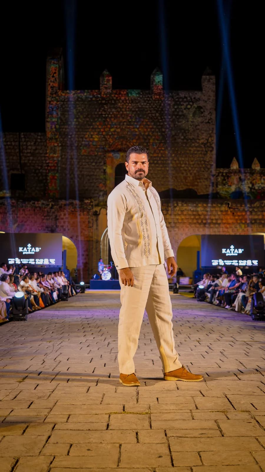 La Pasarela de la 12ª Edición del Día de la Guayabera en Valladolid: Estilo y Cultura Yucateca en su Máxima Expresión, foto 4 de 10