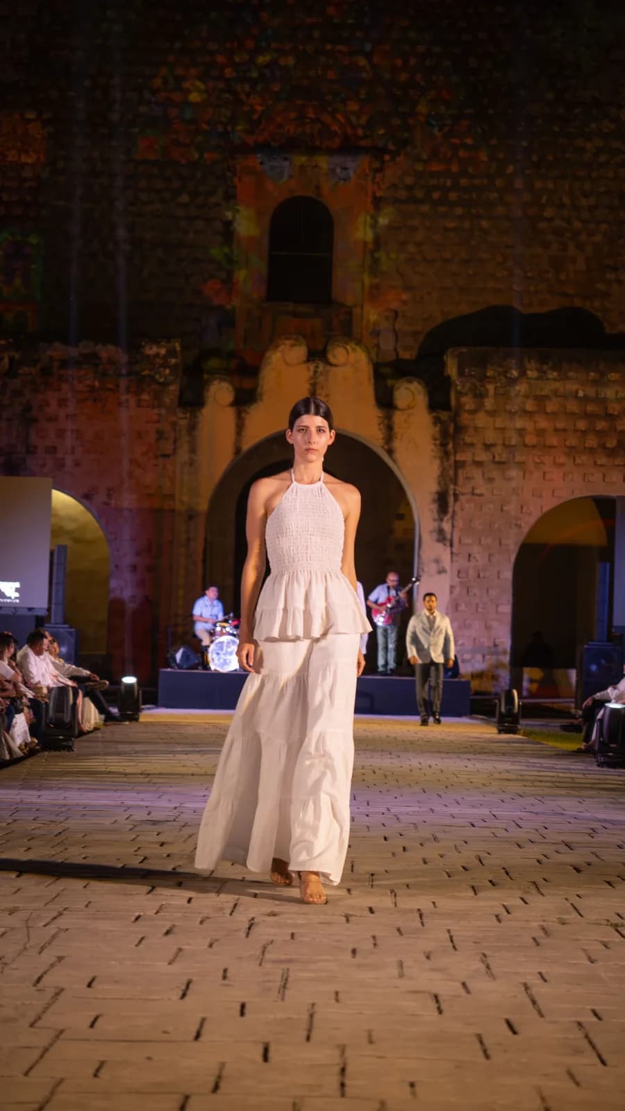 La Pasarela de la 12ª Edición del Día de la Guayabera en Valladolid: Estilo y Cultura Yucateca en su Máxima Expresión, foto 5 de 10