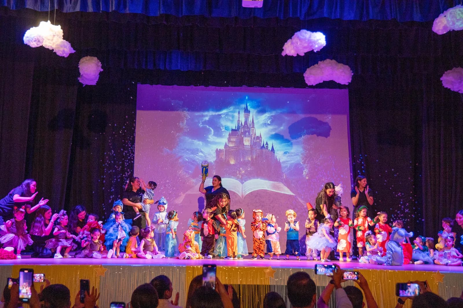 Un Viaje Mágico por el Mundo de Disney: BeeKids Maternal celebra su Festival de Fin de Curso 2025, foto 9 de 9