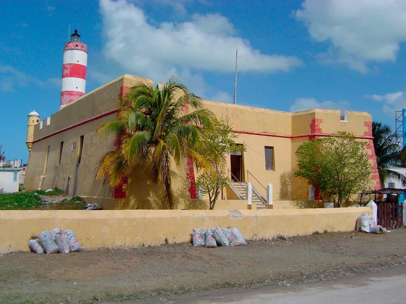 Historia Oculta en las Costas de Sisal: Piratas, Luces y Tesoros Bajo la Arena, foto 1 de 6
