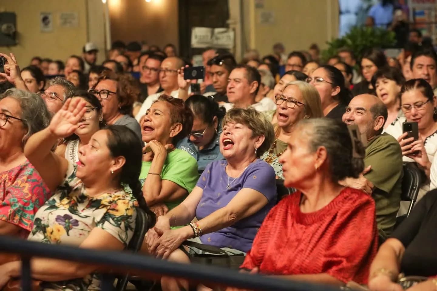 “Manzanero Regresa a Casa”: Un mar de emociones en la Plaza Grande por el Mérida Fest, foto 3 de 3