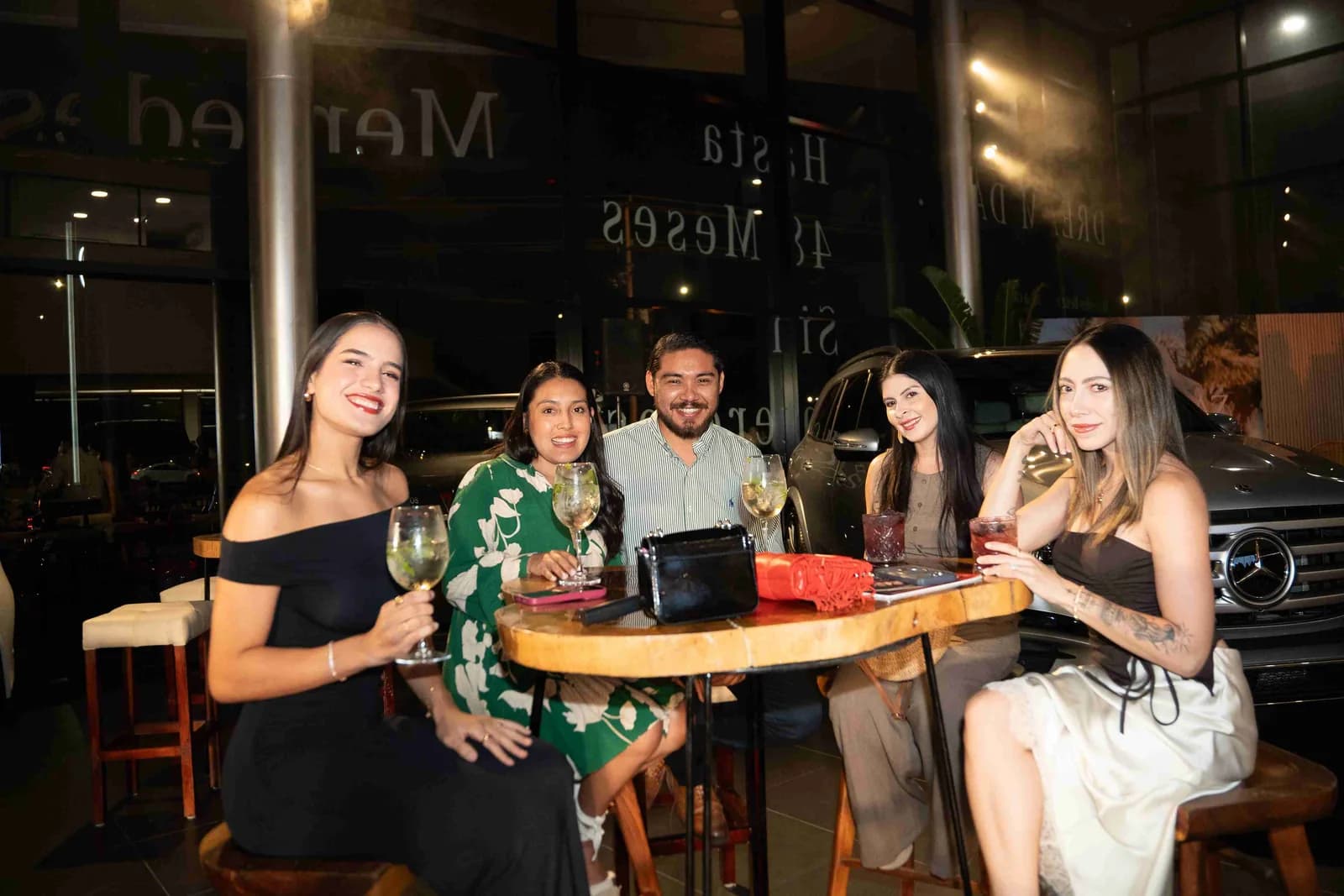Vero Díaz Origen presenta “Palmar Runway” una noche de moda, estilo y experiencias sensoriales✨, foto 12 de 14