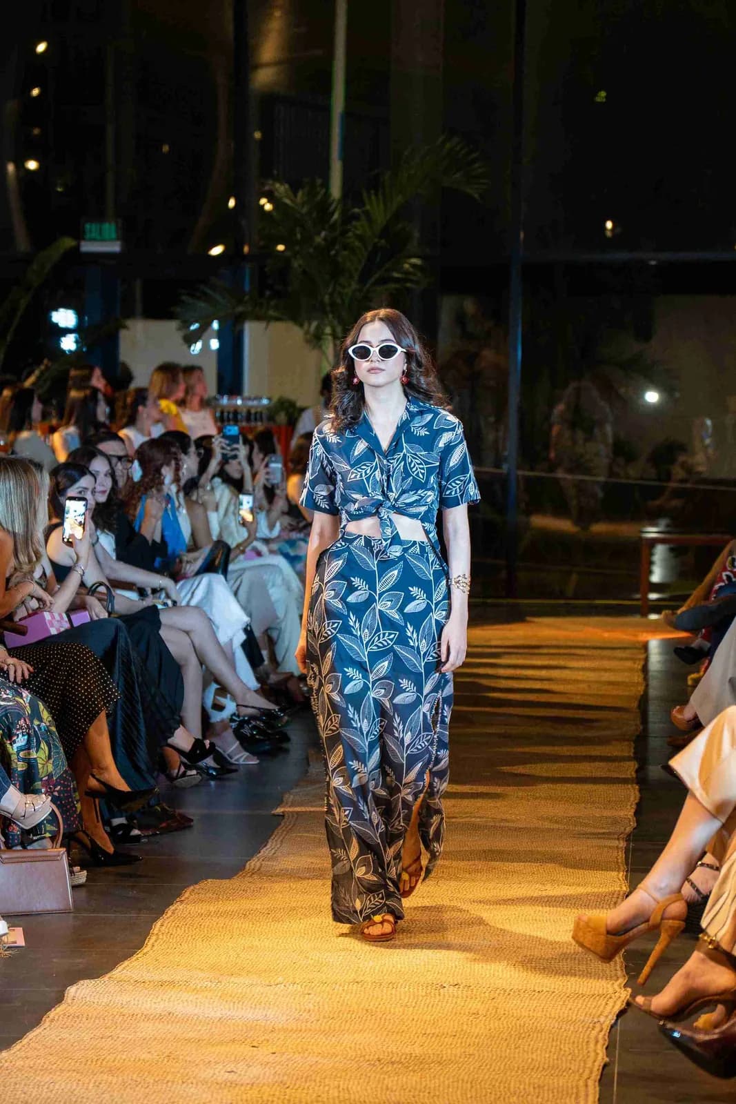 Vero Díaz Origen presenta “Palmar Runway” una noche de moda, estilo y experiencias sensoriales✨, foto 8 de 14