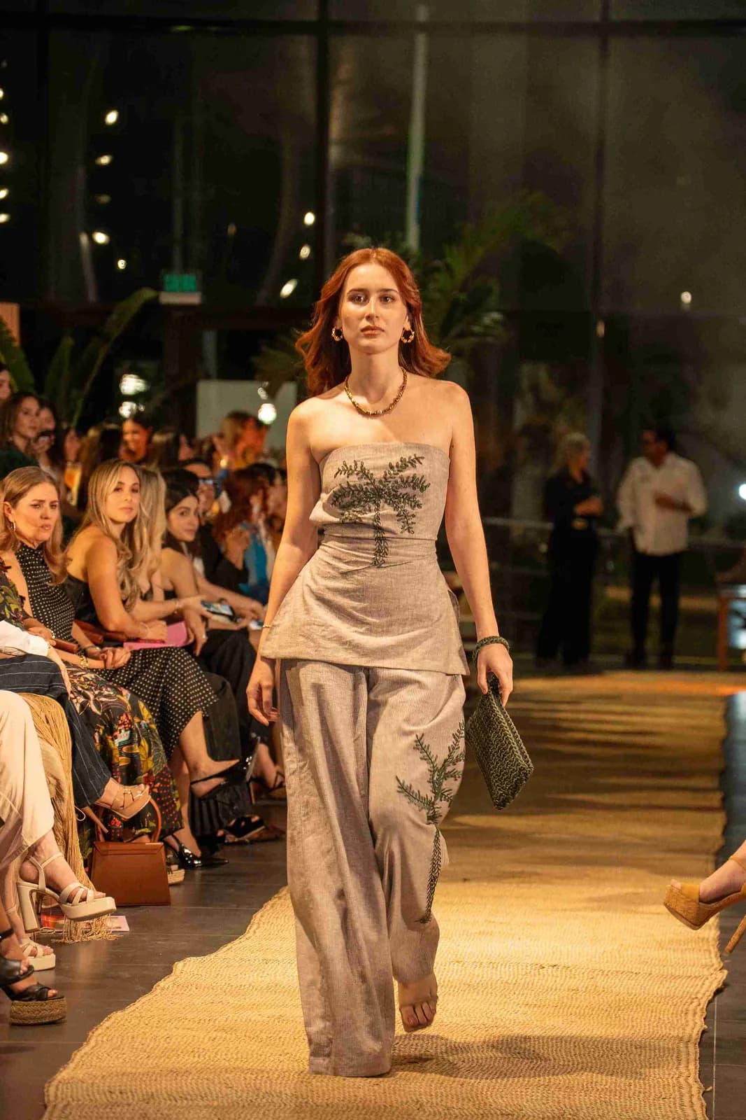 Vero Díaz Origen presenta “Palmar Runway” una noche de moda, estilo y experiencias sensoriales✨, foto 9 de 14