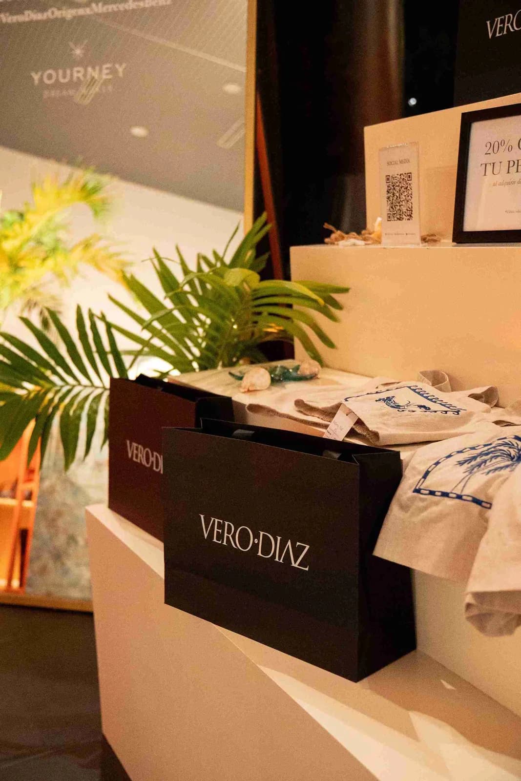 Vero Díaz Origen presenta “Palmar Runway” una noche de moda, estilo y experiencias sensoriales✨, foto 11 de 14