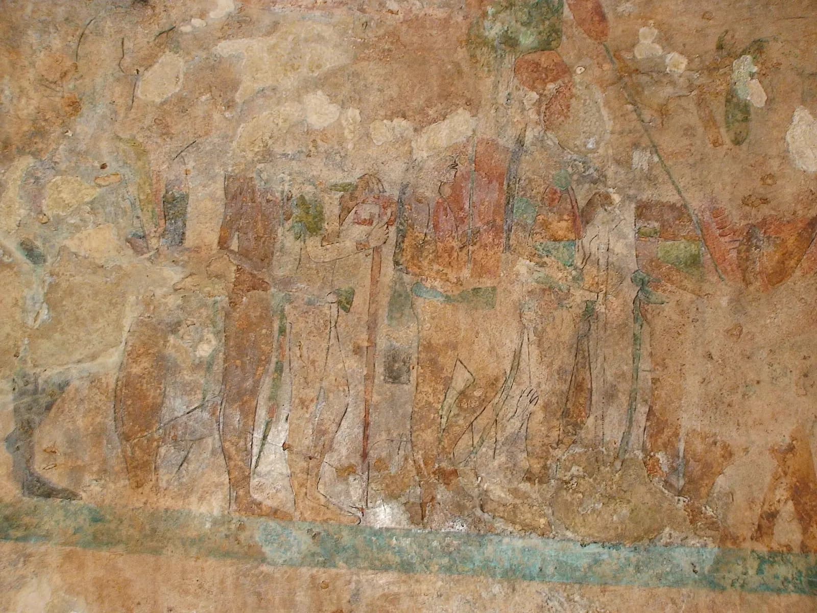Restos de pintura mural maya en un edificio del grupo Chacmultún, en Tekax, Yucatán