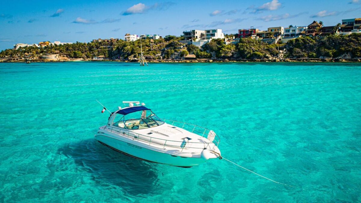 Yate Azul - Isla Mujeres - Image 3