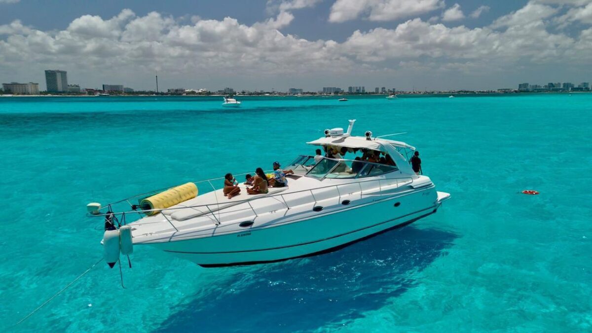 Yate Azul - Isla Mujeres