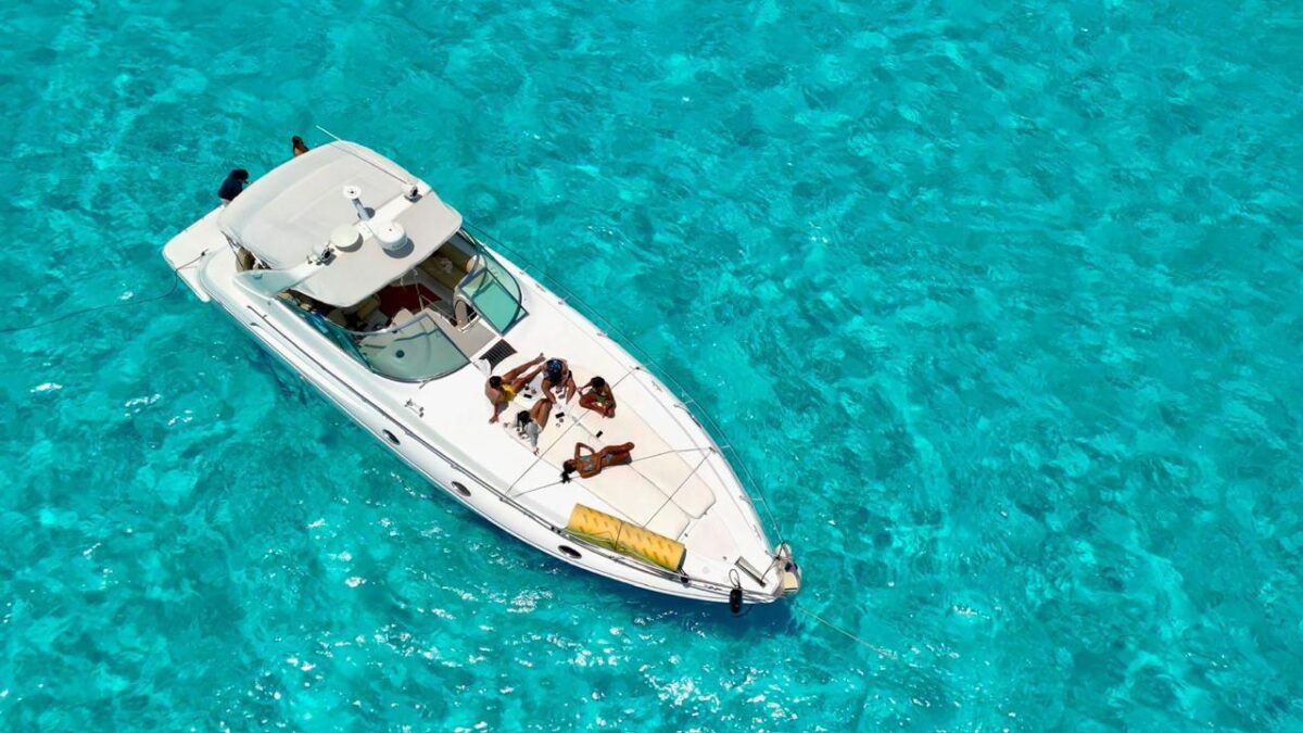 Yate Azul - Isla Mujeres - Image 5